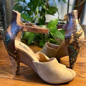 Belle by Sigerson Morrison Marilyn Sandals Beige Suede Leather Reptile